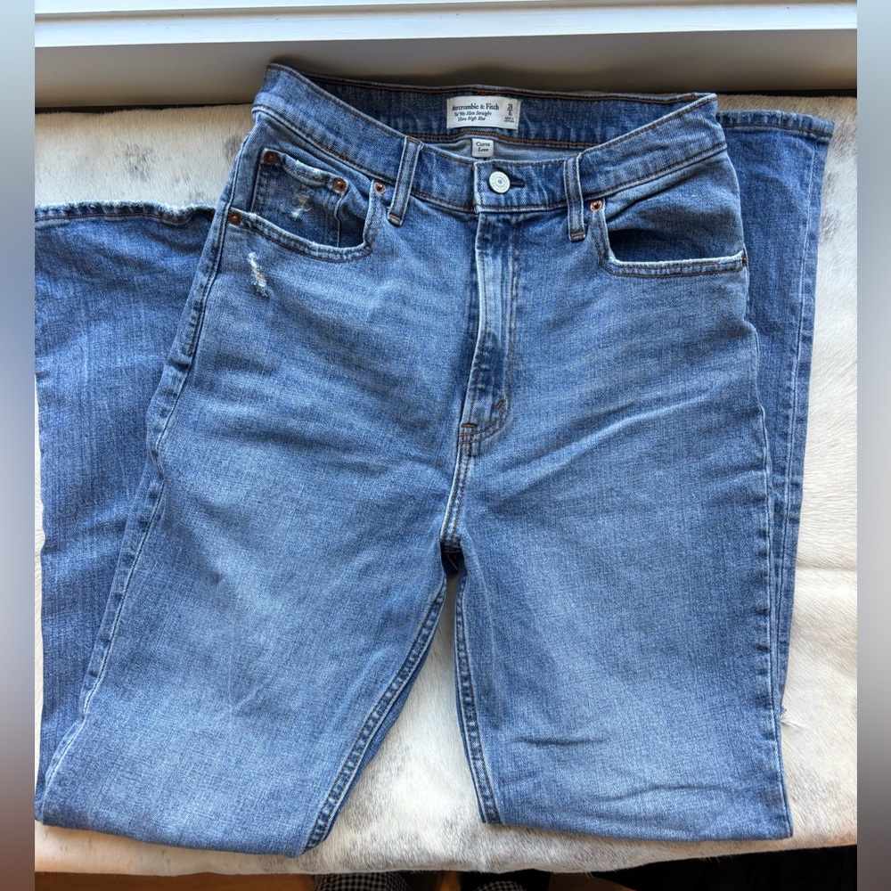 Abercrombie & Fitch Curve Love Ultra High Rise ‘90s Slim Straight Jeans